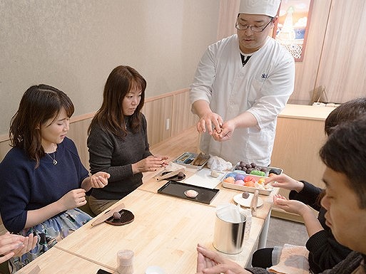 [Sakai / Osaka Japanese confectionery class]
Experience making traditional sweets in SAKAI where a world heritage listed city !