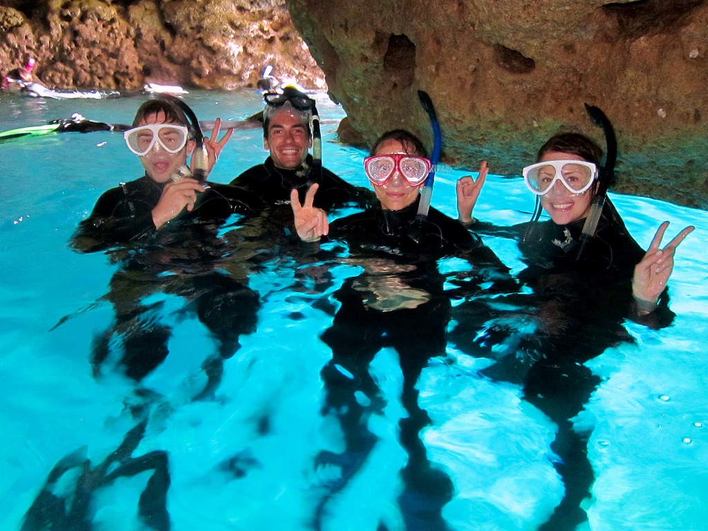 Feel free to enjoy popular spots ♪ Blue cave or tropical fish paradise snorkeling (Morning time)